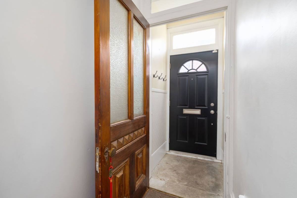 829 N Taylor St - Photo 2 of 10