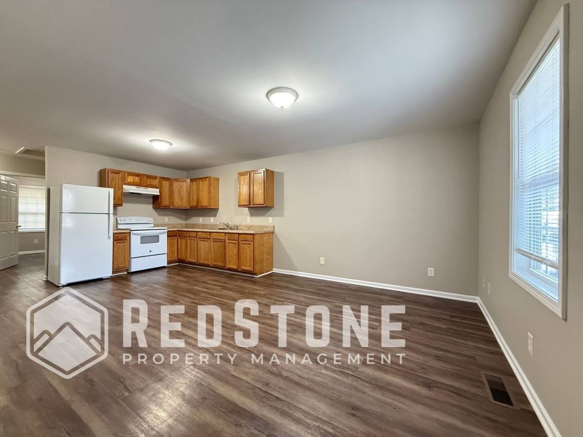 1108 Chandler Ave - Photo 3 of 10