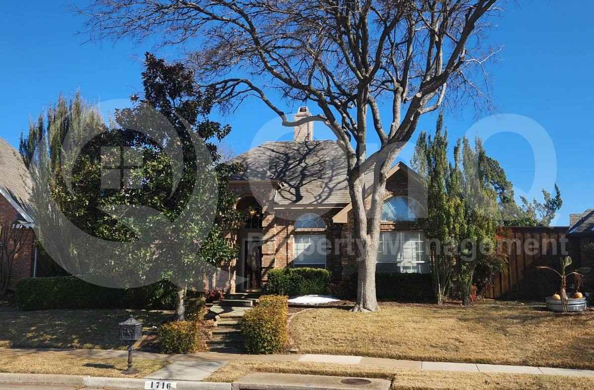 1716 Seminary Dr - Photo 3 of 10
