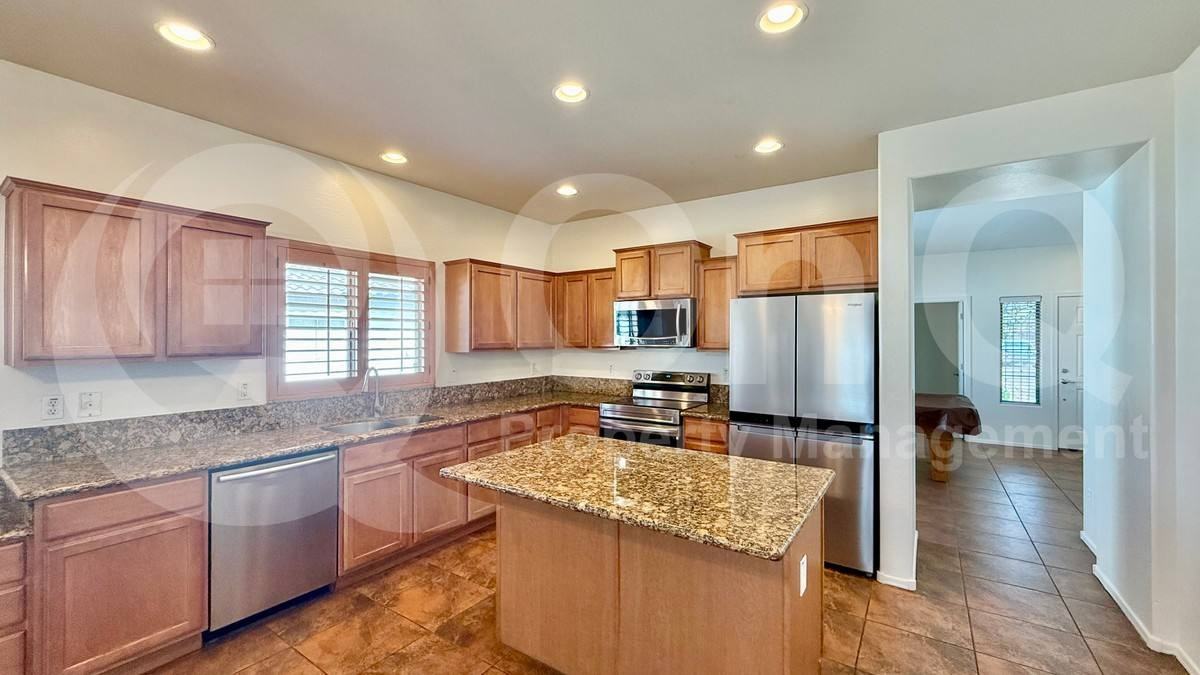 8610 S 58th Dr - Photo 3 of 10