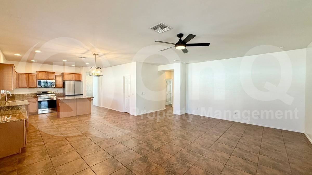 8610 S 58th Dr - Photo 5 of 10