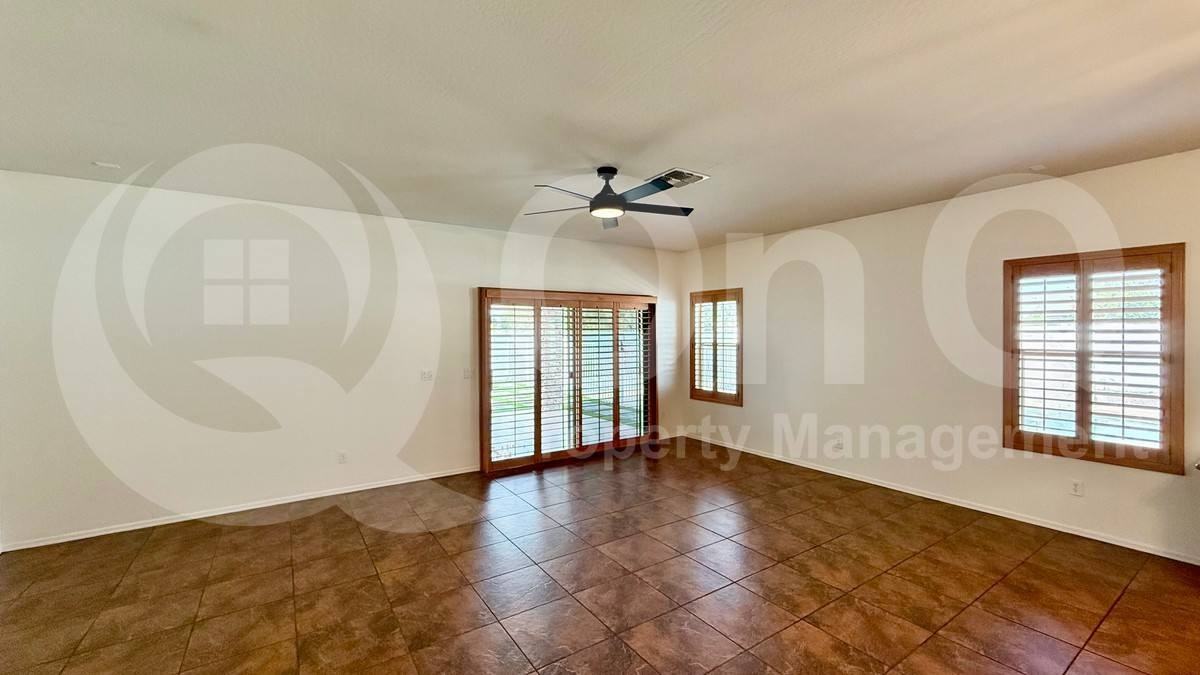 8610 S 58th Dr - Photo 6 of 10