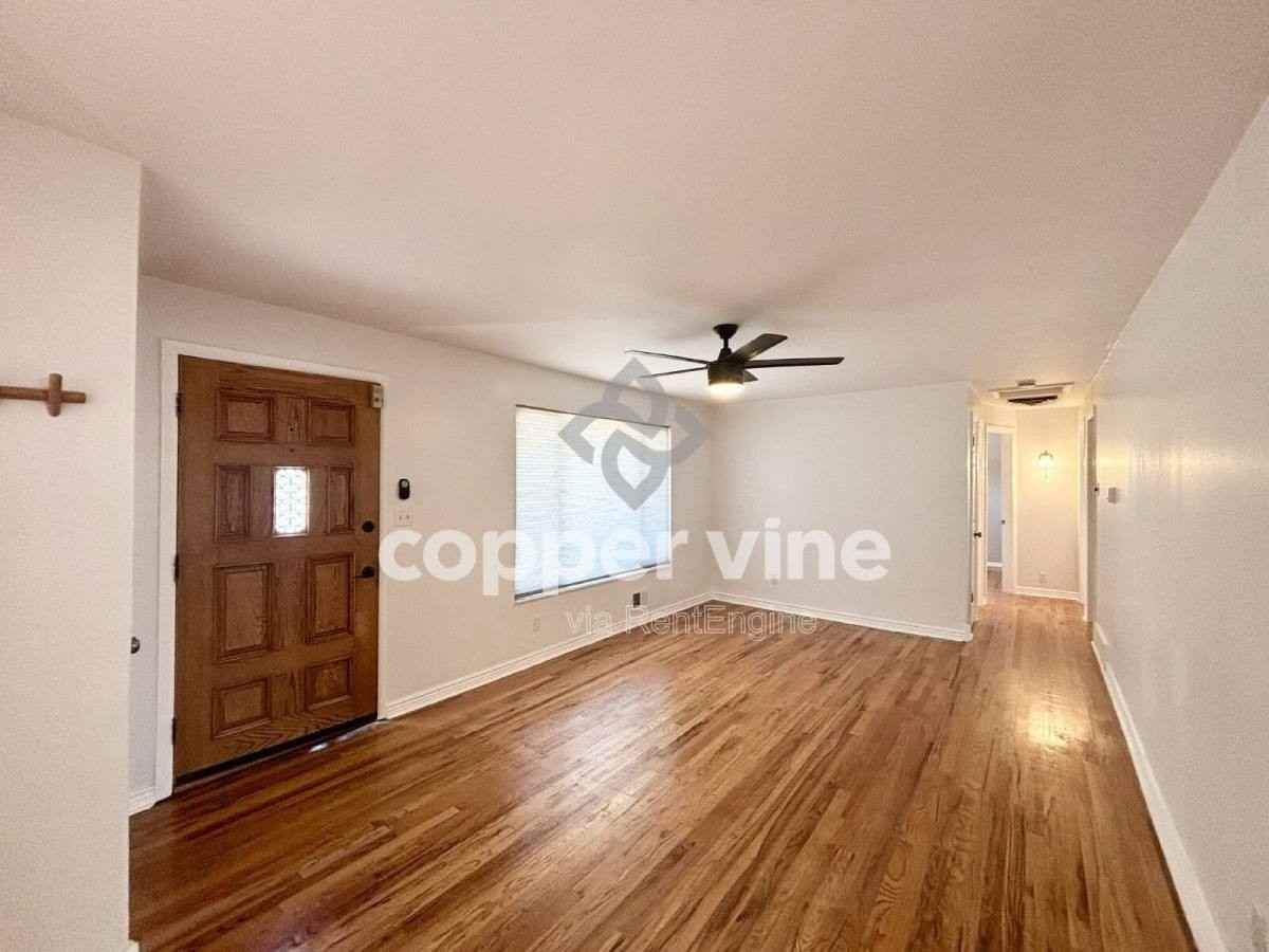 6628 Eaton St - Photo 3 of 10