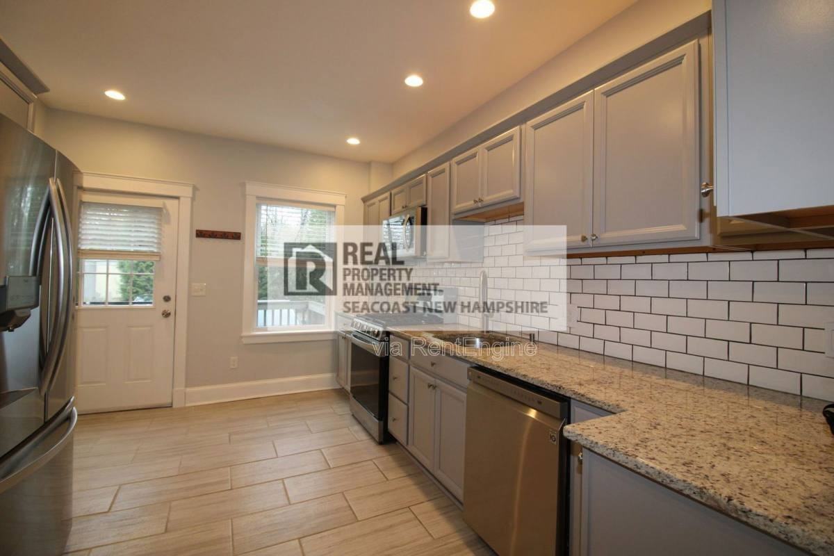 586 Central Ave - Photo 2 of 10