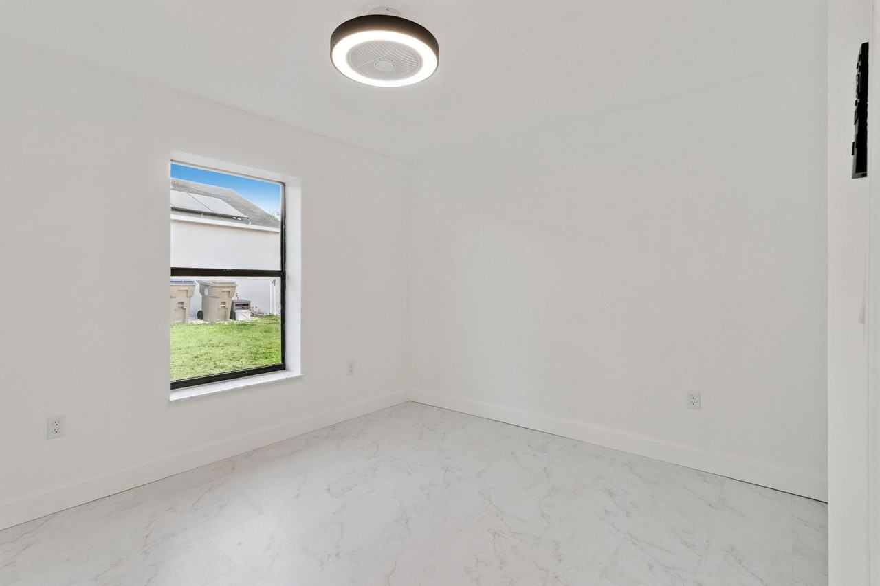 527 Glade Ct #NA - Photo 5 of 30