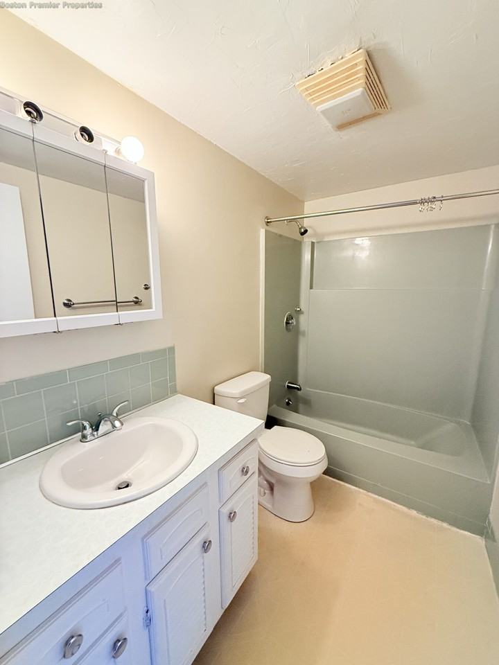 Webster St #404 - Photo 2 of 8