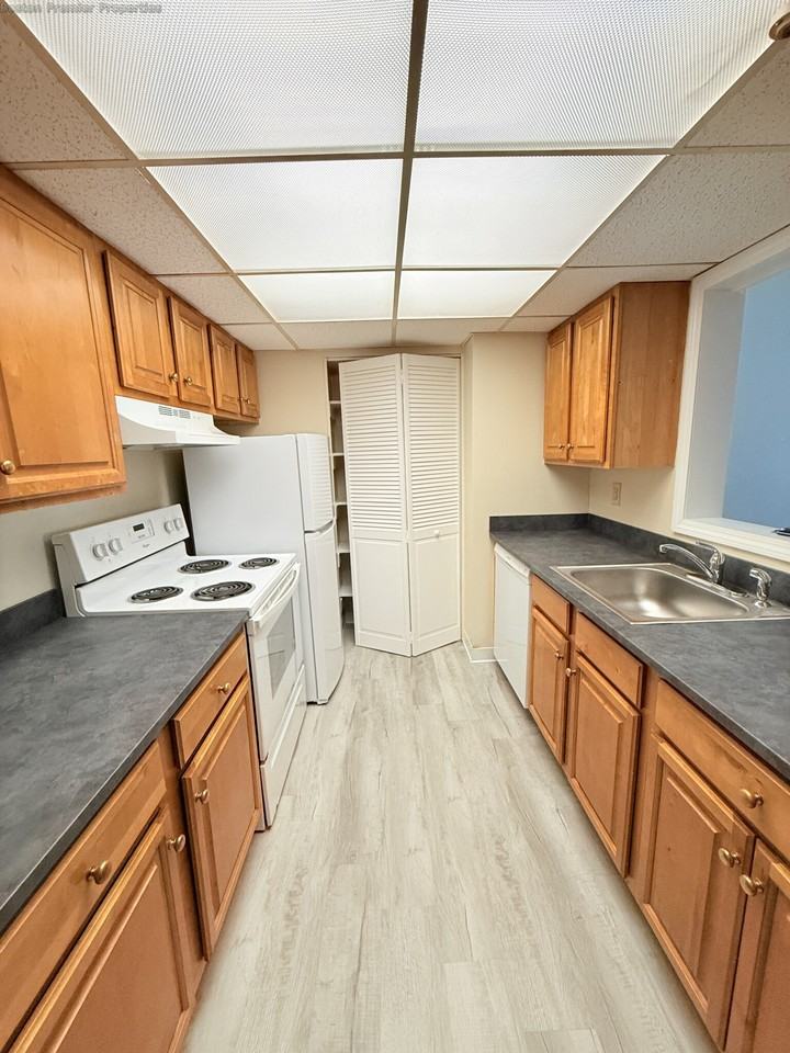 Webster St #404 - Photo 6 of 8