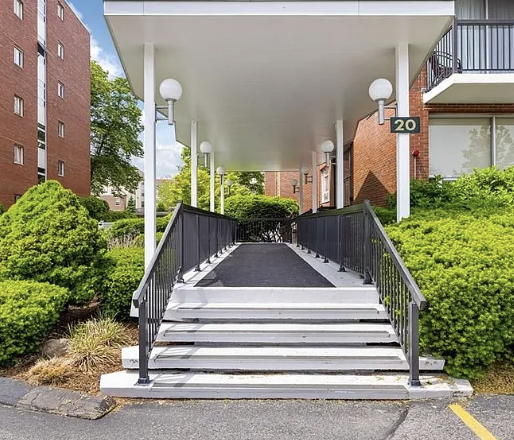 20 Hammond Pond Pkwy #305 - Photo 4 of 19