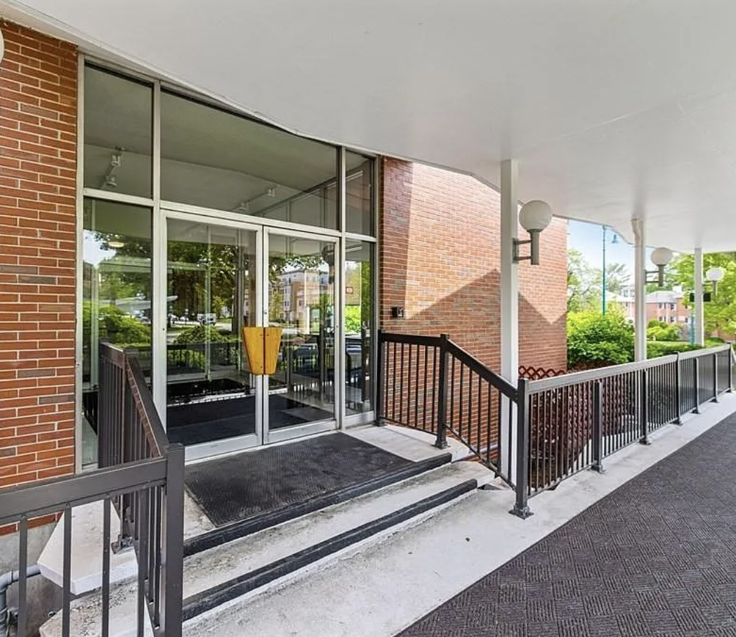 20 Hammond Pond Pkwy #305 - Photo 5 of 19