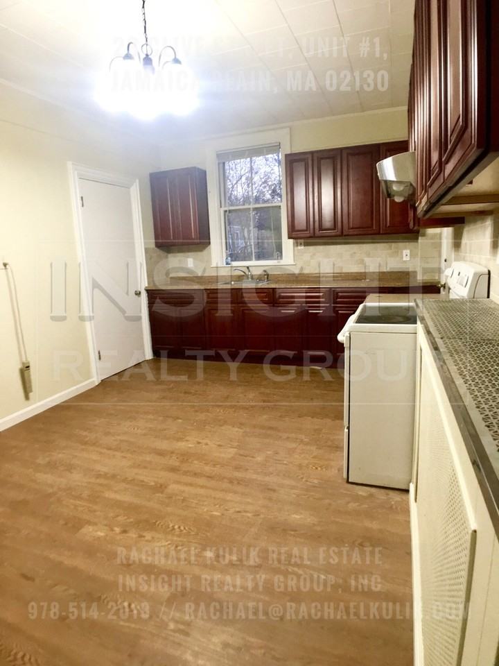 23 Clive St #1A - Photo 4 of 7