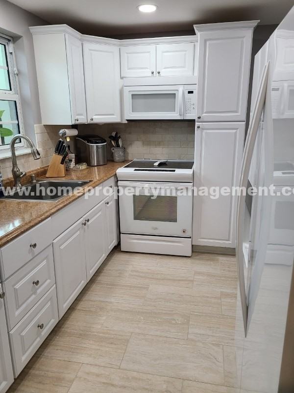 1406 Lee Ct - Photo 3 of 21