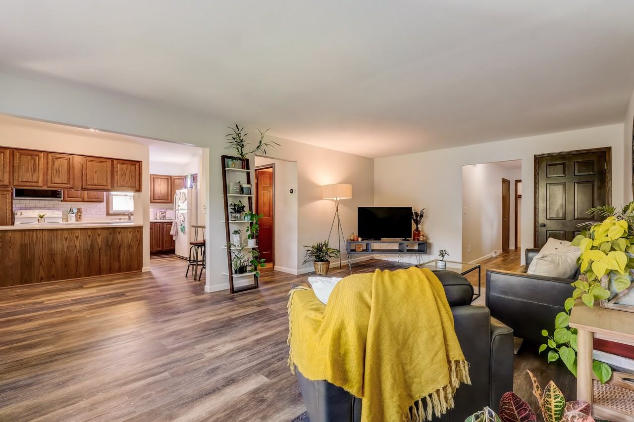 16450 Dane Ct E #16450 - Photo 6 of 30