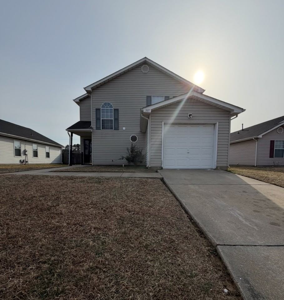 307 Greenfield Cres - Photo 3 of 11