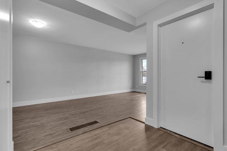 224 Mclellan Crt #1 - Photo 3 of 19