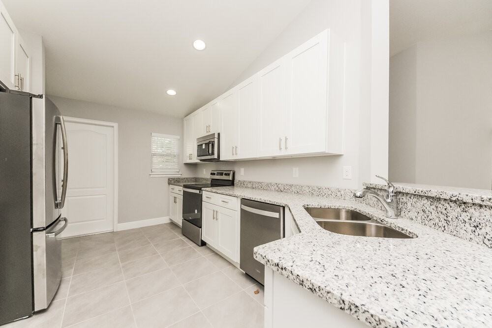 828 Valnera Ct - Photo 7 of 15