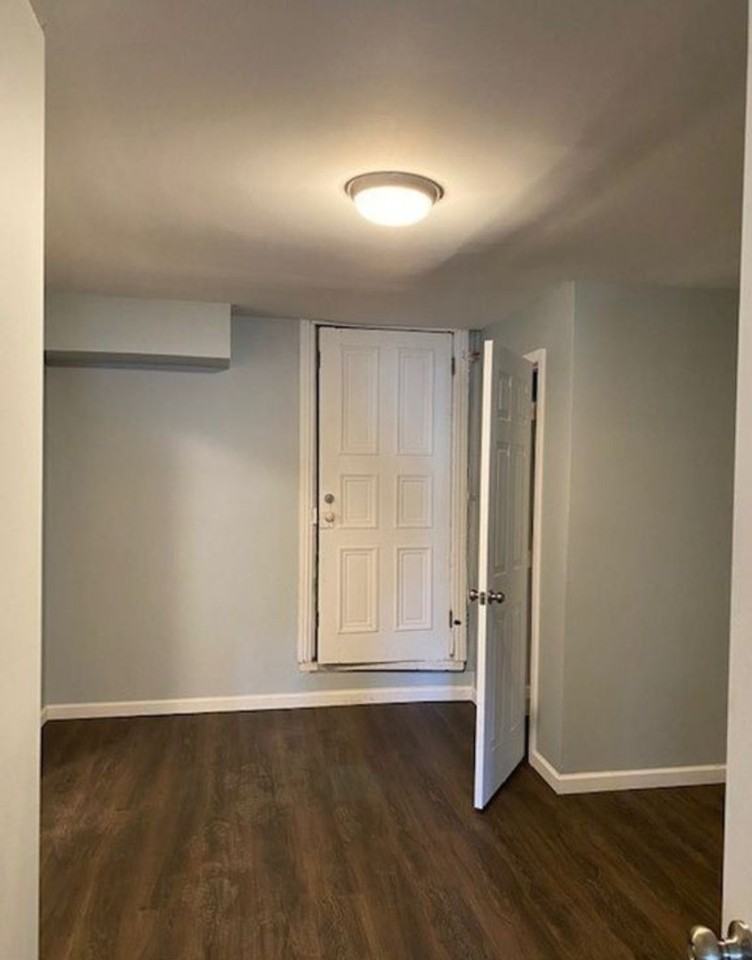 345 S Front St #4 - Photo 3 of 10