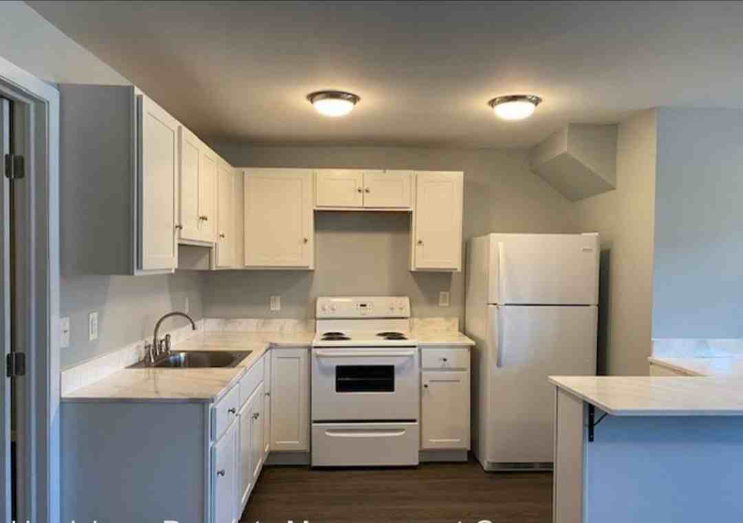 345 S Front St #4 - Photo 6 of 10