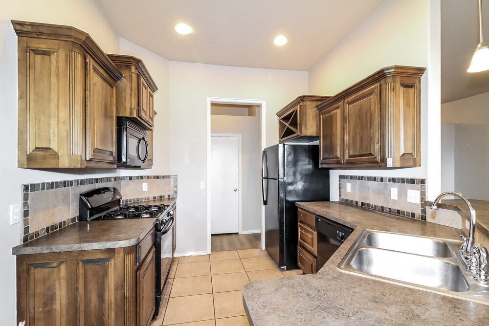 2004 Ne 32nd St - Photo 7 of 16