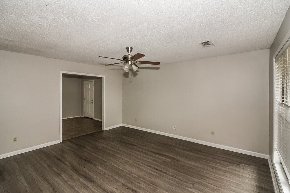 8229 Valley Ridge Trl - Photo 4 of 17