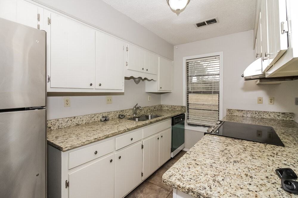 8229 Valley Ridge Trl - Photo 7 of 17