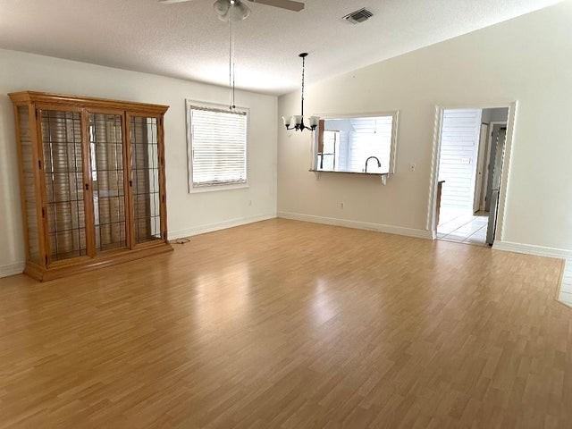 8095 Burlington Court - Photo 5 of 8