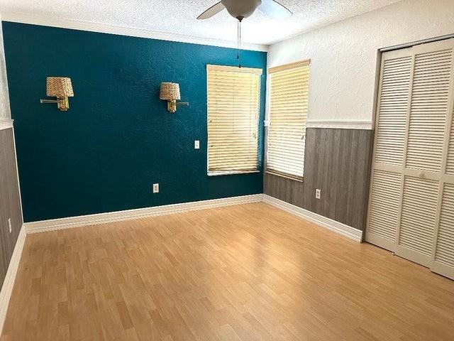 8095 Burlington Court - Photo 7 of 8