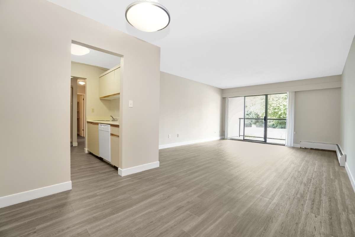 Carlton Park Gardens Apartments - Photo 2 of 9