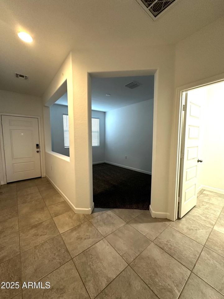 E Shanley Ave - Photo 5 of 24