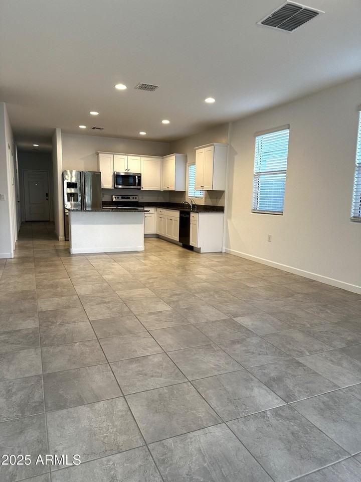 E Shanley Ave - Photo 6 of 24