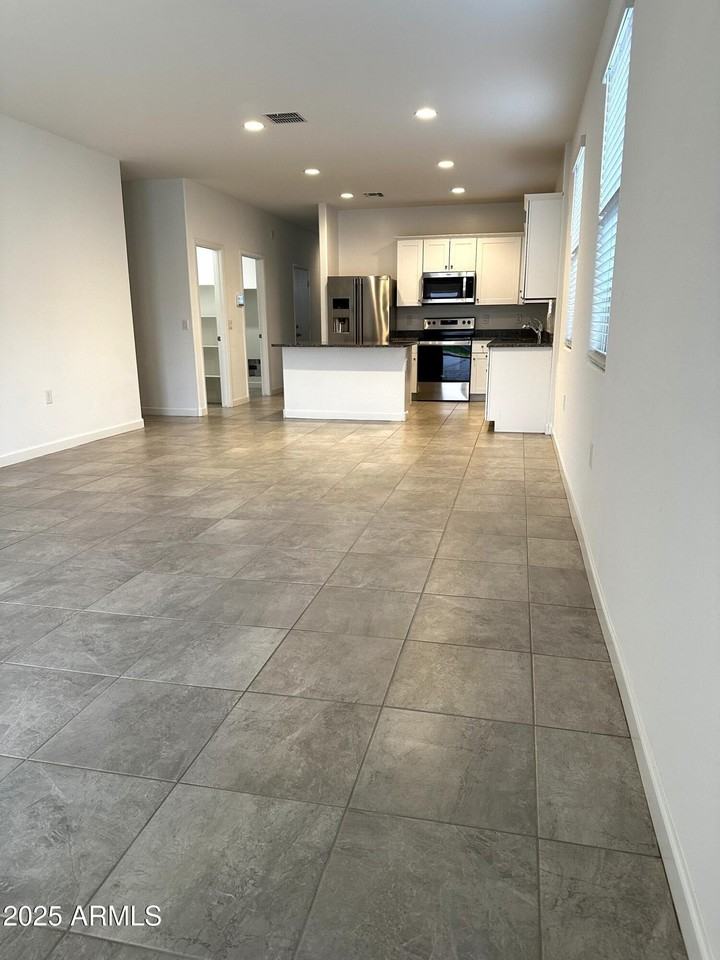 E Shanley Ave - Photo 7 of 24