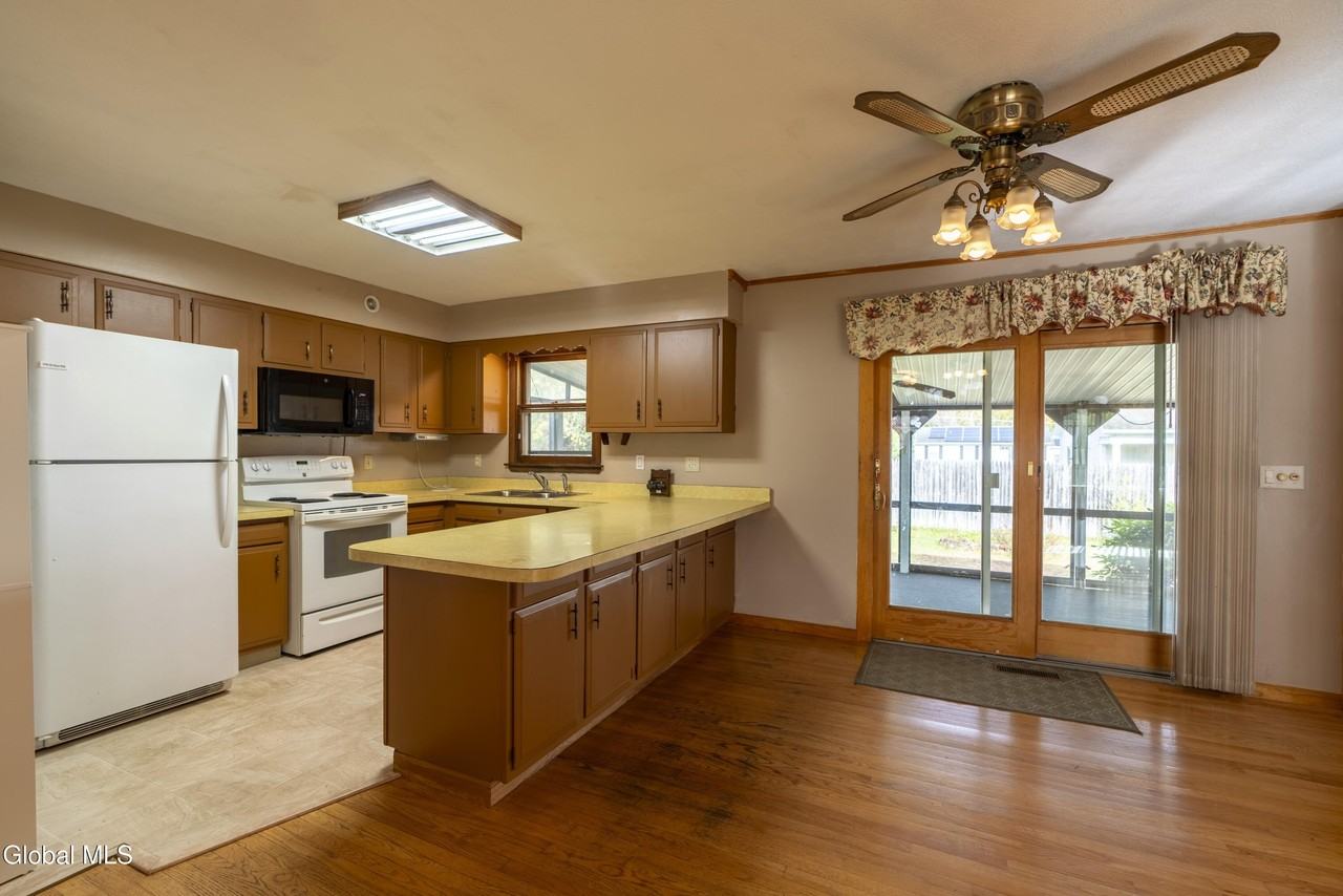 11 Keyes St - Photo 4 of 20