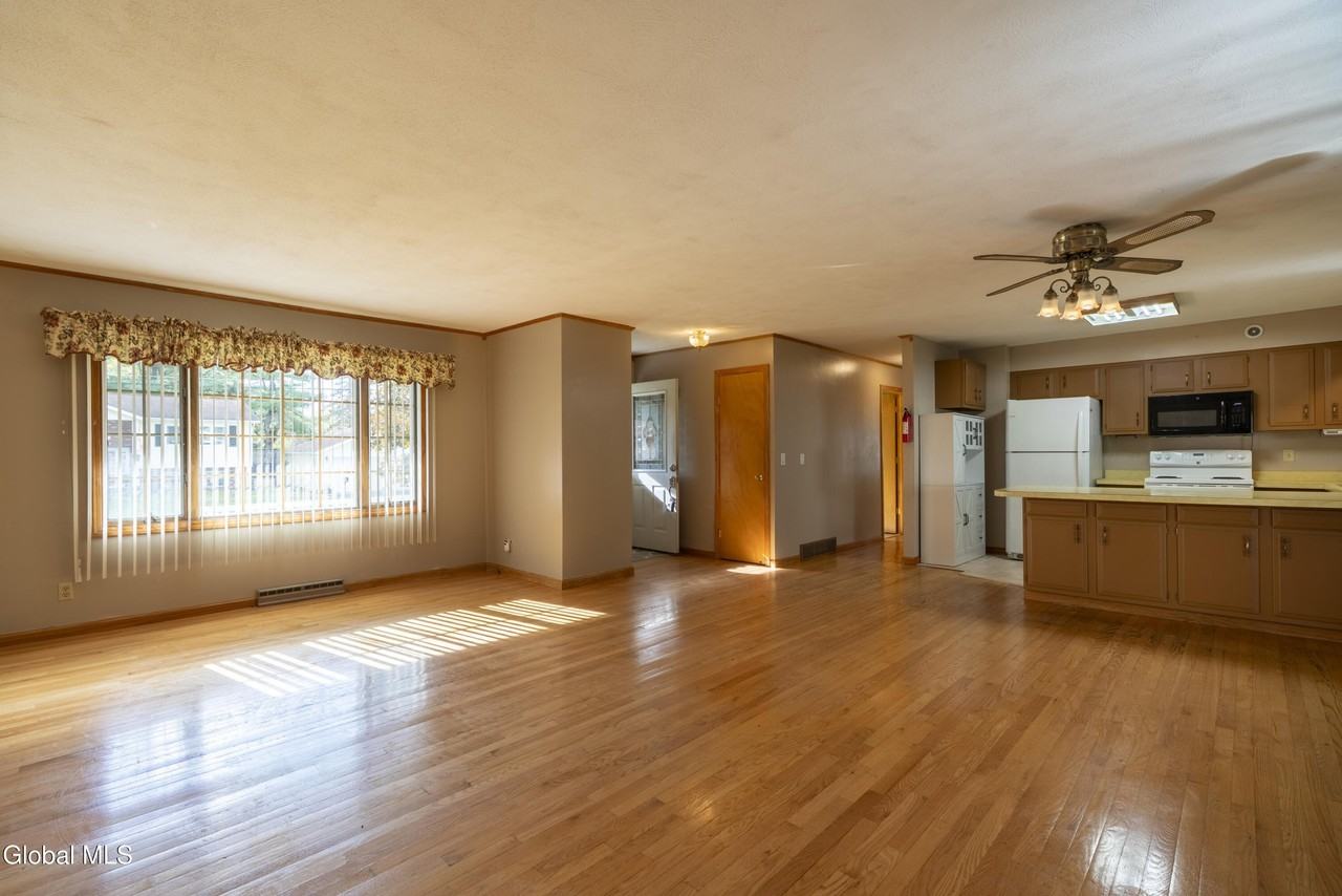 11 Keyes St - Photo 7 of 20