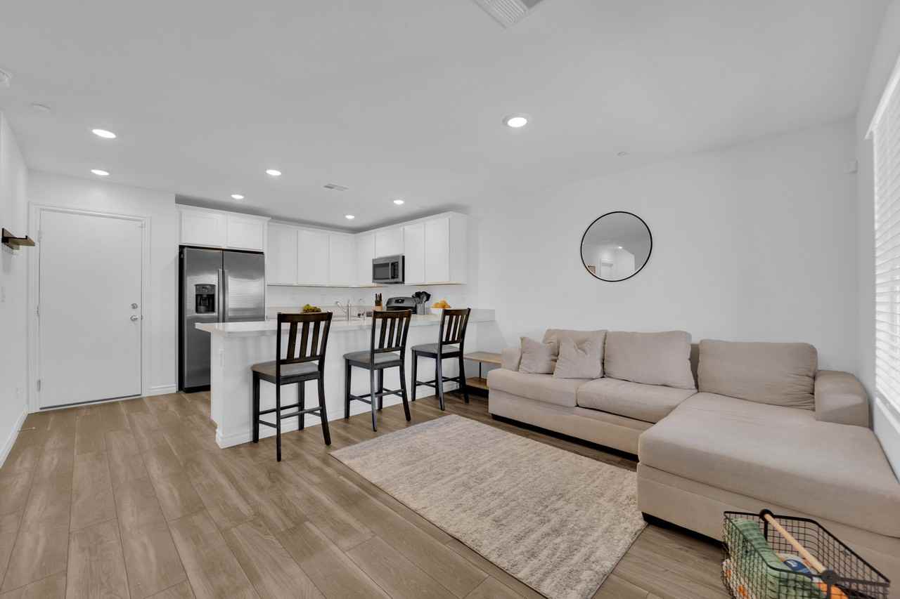6200 Foxes Dale St - Photo 3 of 26