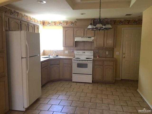 3612 W Zelma St Apt 4 #4 - Photo 3 of 7