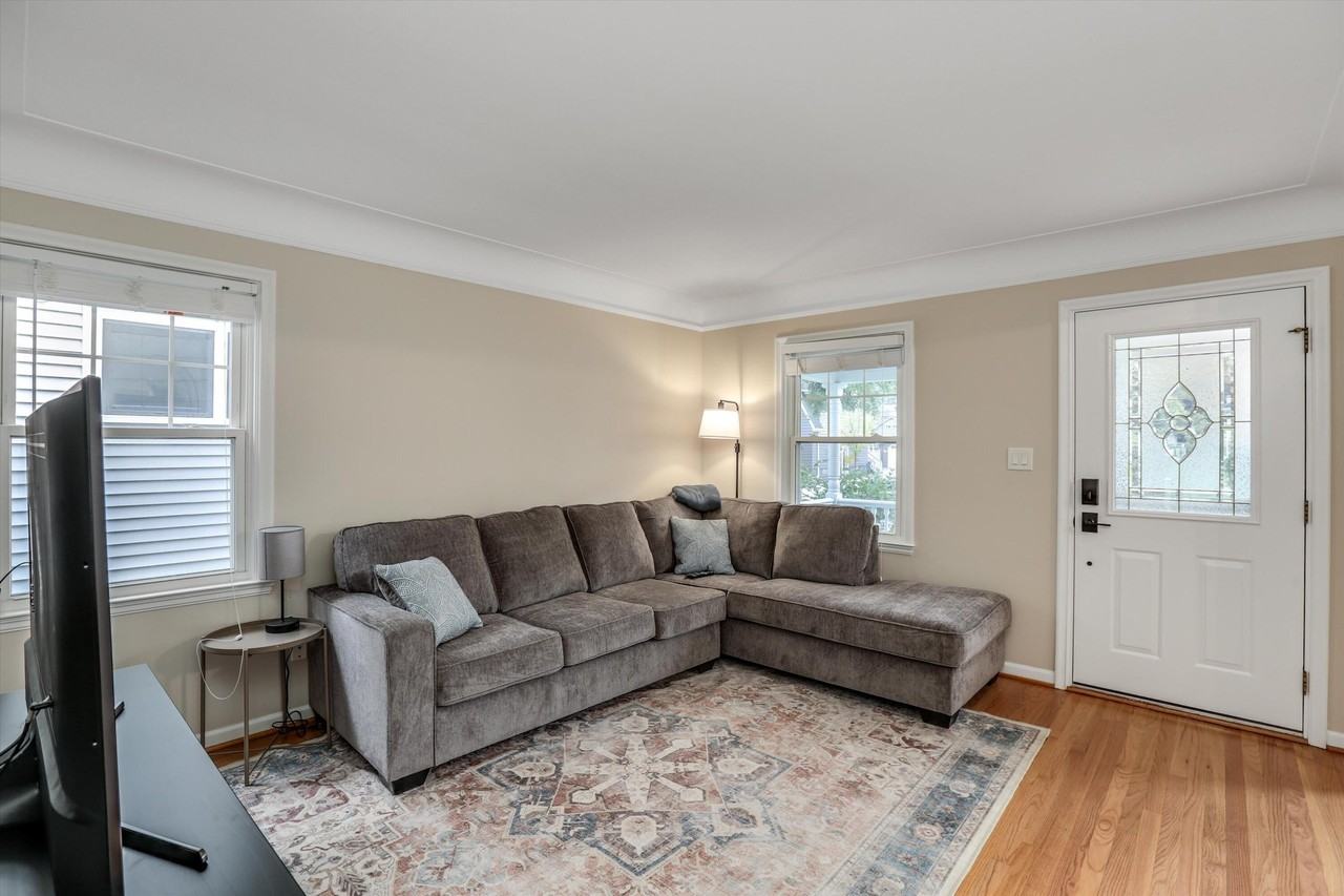 498 Ann St - Photo 2 of 16