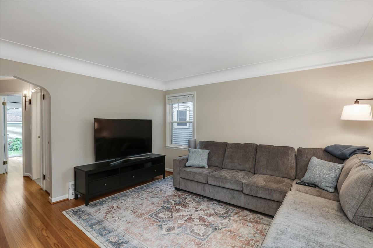 498 Ann St - Photo 3 of 16