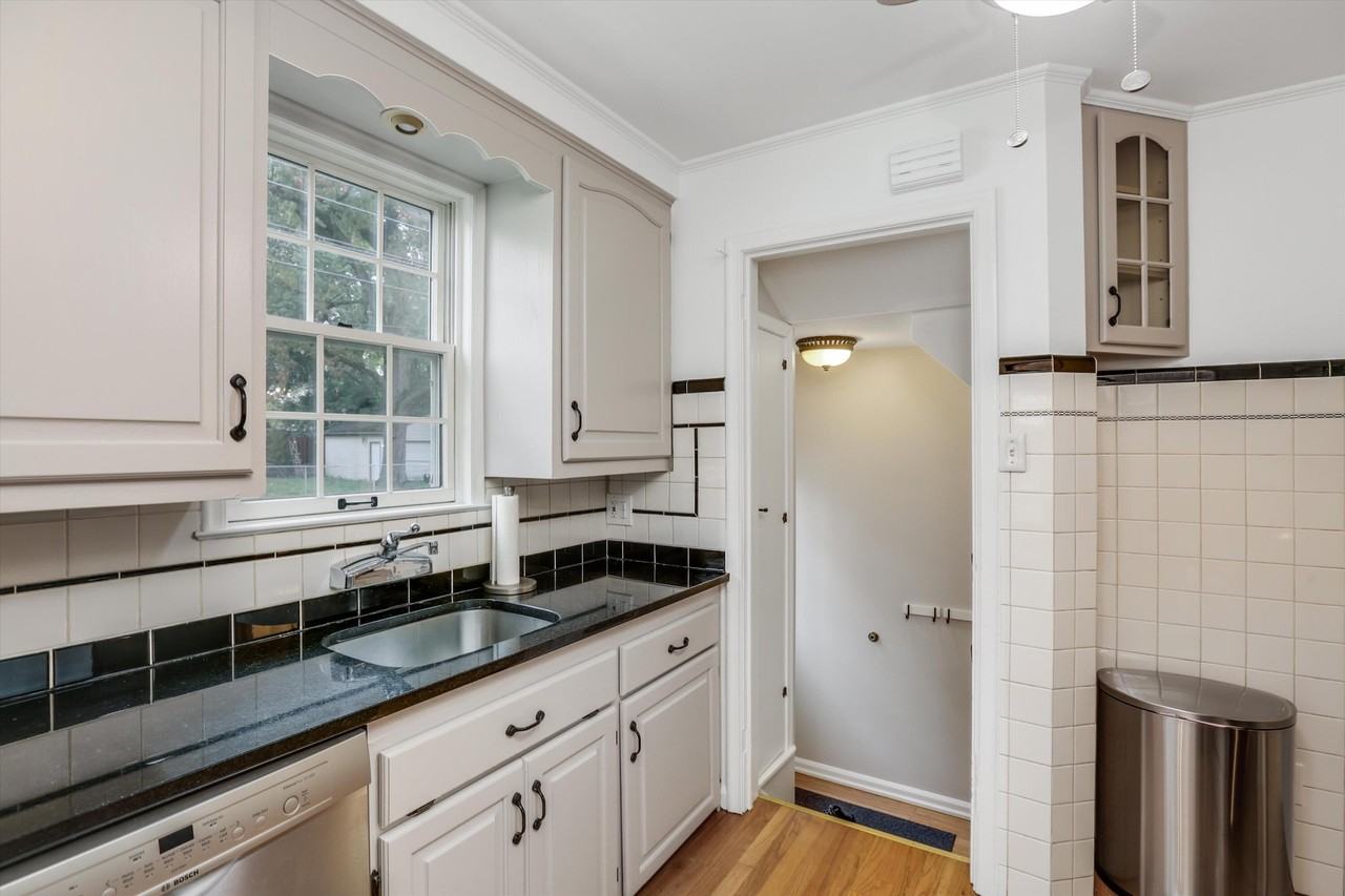 498 Ann St - Photo 4 of 16