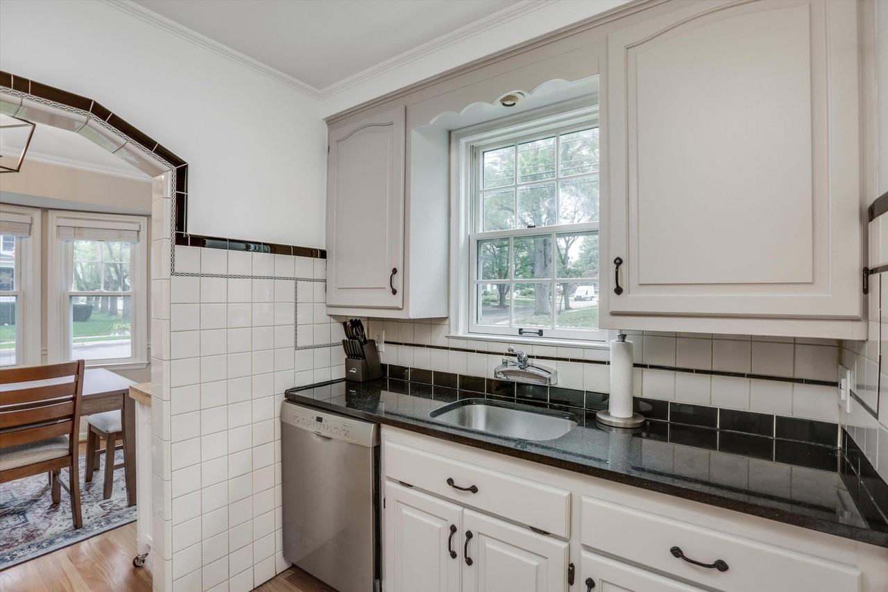 498 Ann St - Photo 6 of 16