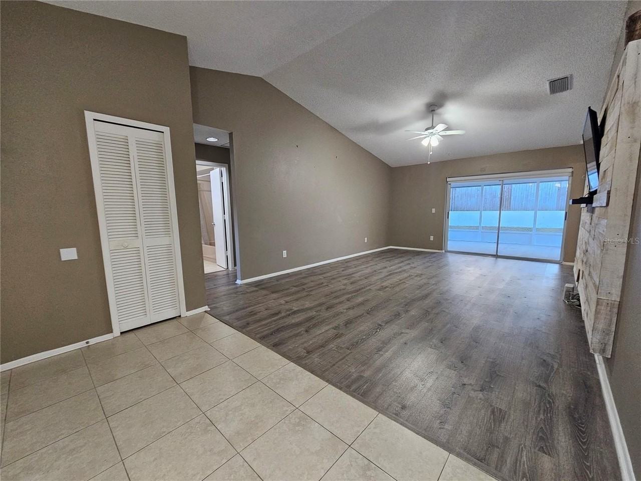 1060 Dees Dr - Photo 3 of 19