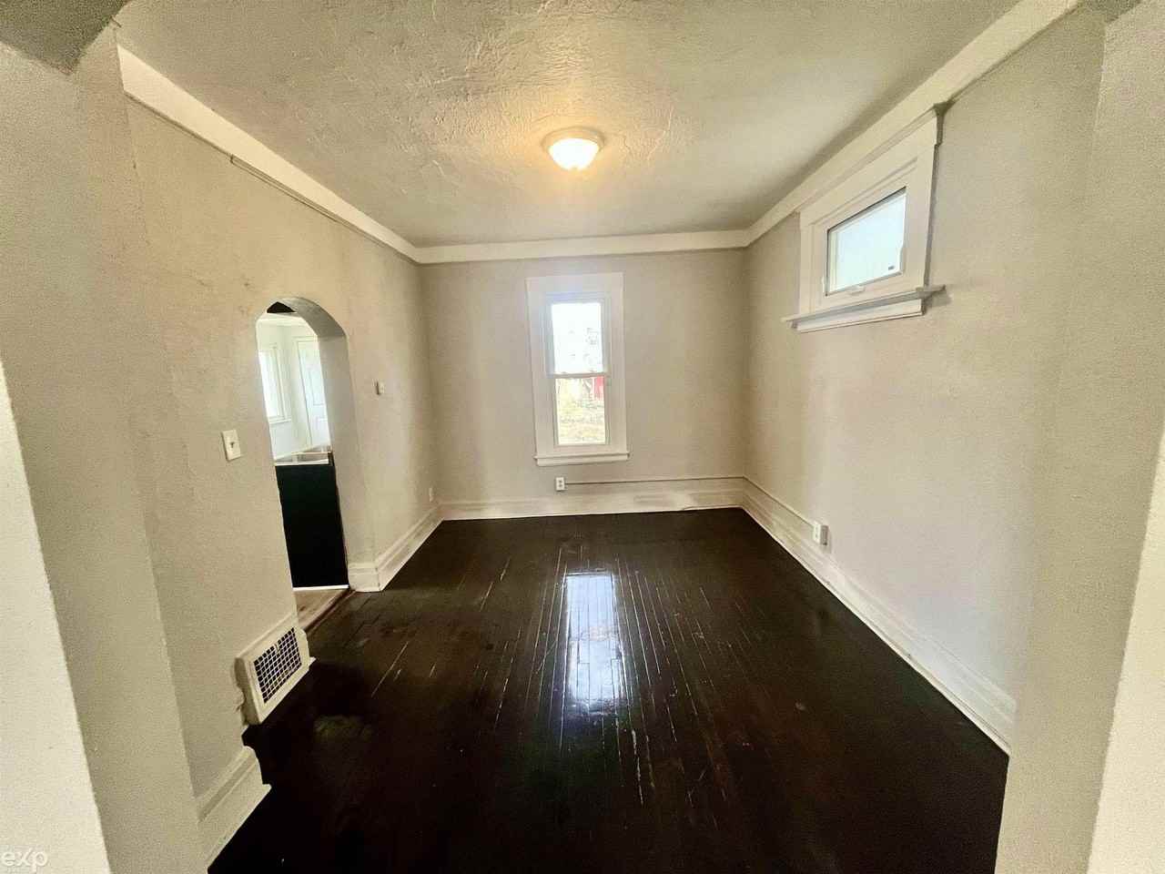 13 E Glenwood St - Photo 4 of 24