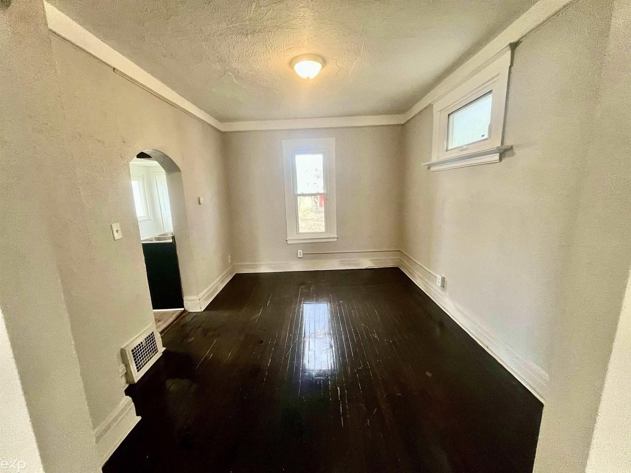 13 E Glenwood St - Photo 5 of 24