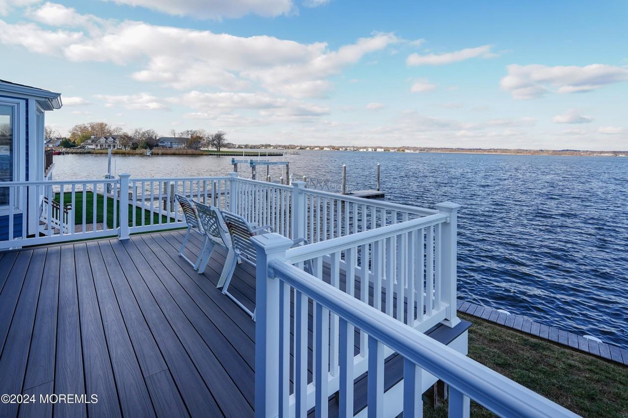 91 Cayuga Ave - Photo 2 of 50