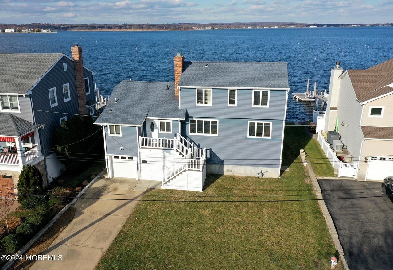 91 Cayuga Ave - Photo 4 of 50