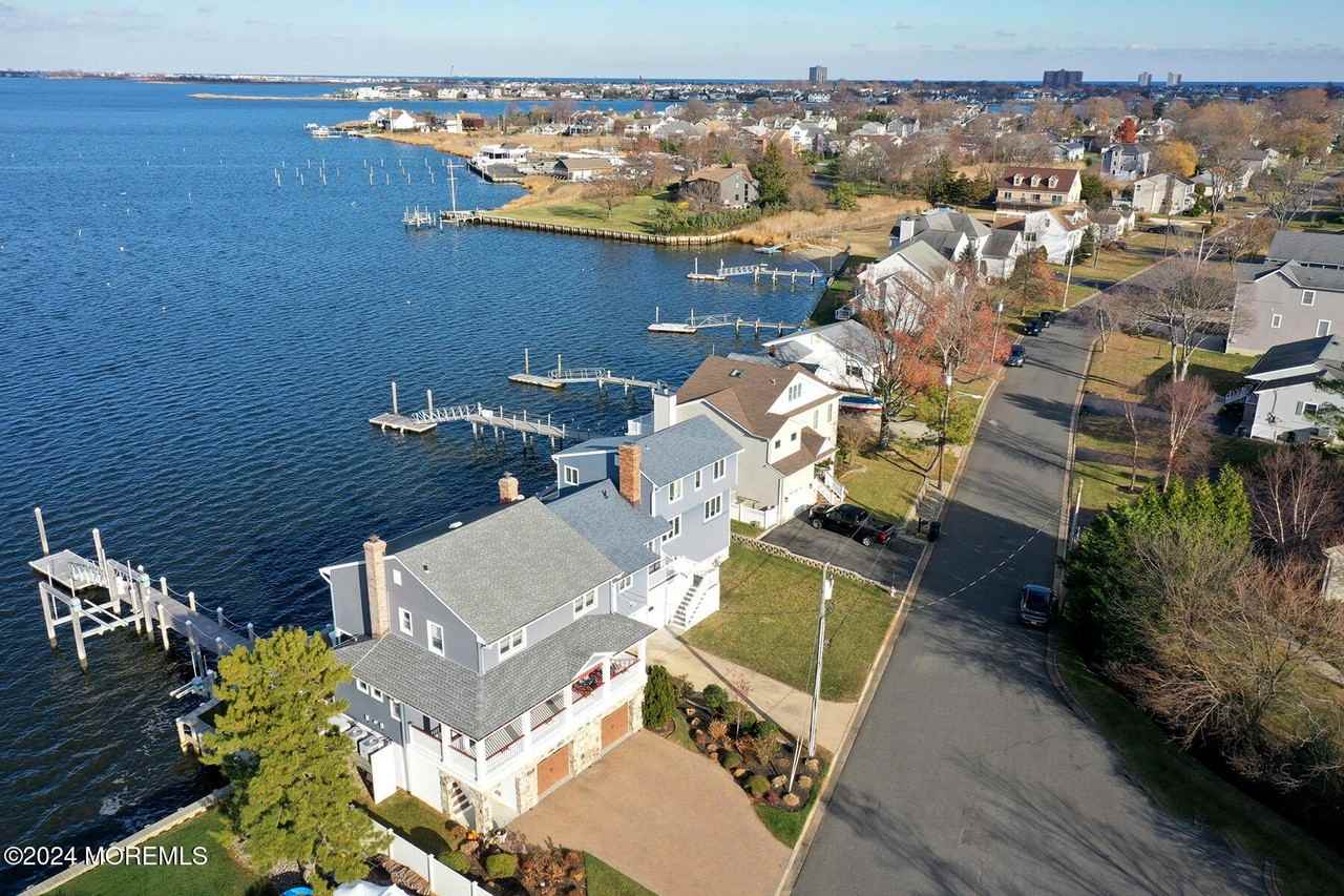 91 Cayuga Ave - Photo 7 of 50