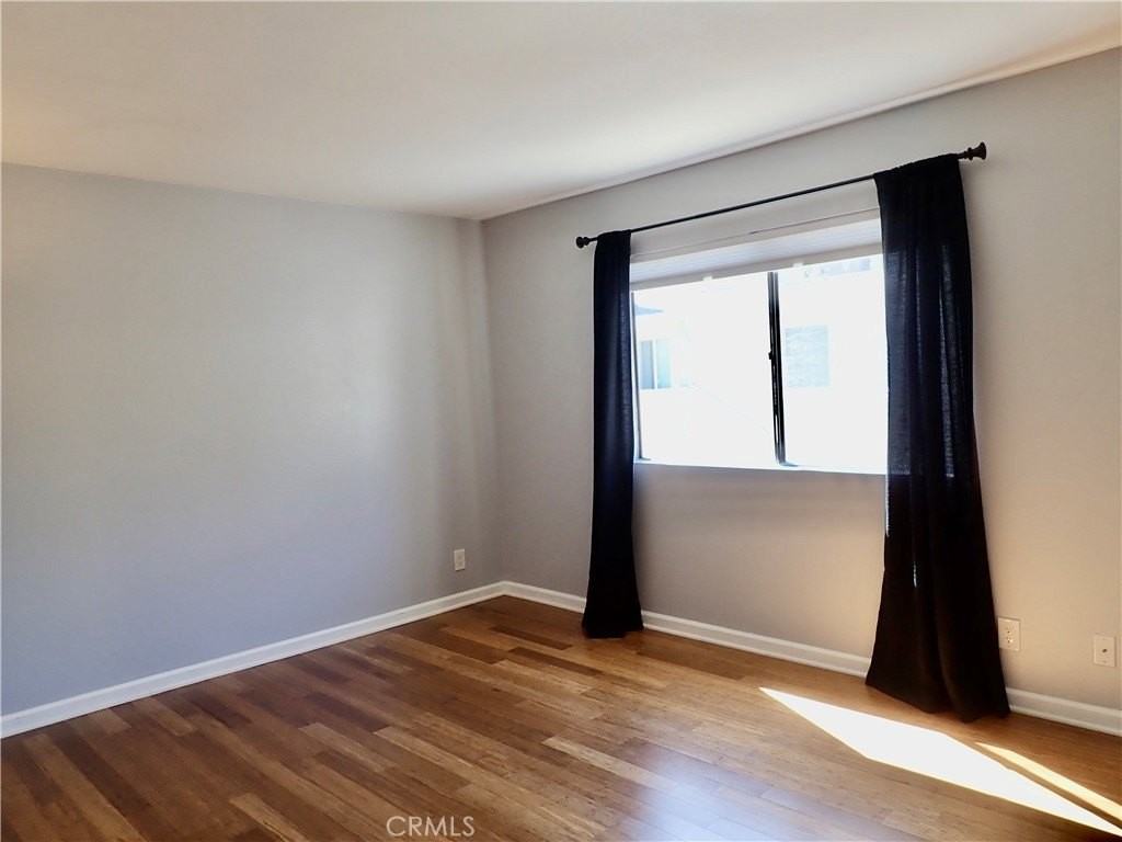 22117 Burbank Blvd - Photo 5 of 10