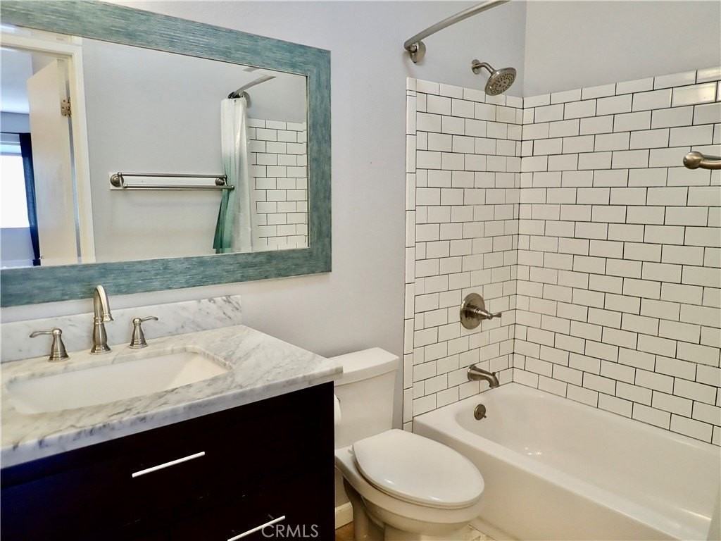 22117 Burbank Blvd - Photo 6 of 10