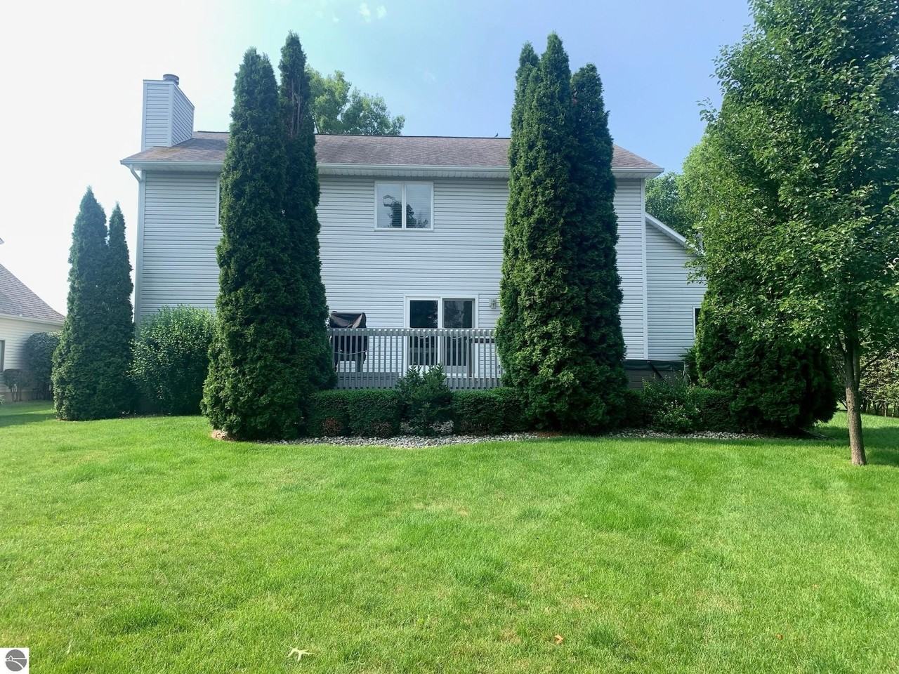 1631 Eastpointe Dr - Photo 7 of 39