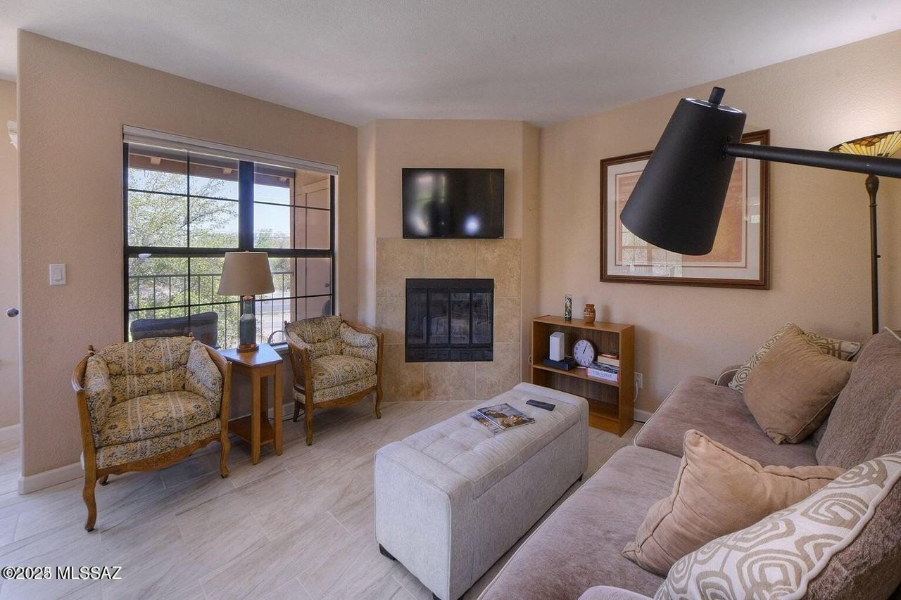 6651 N Campbell Ave Apt 281 #281 - Photo 3 of 37