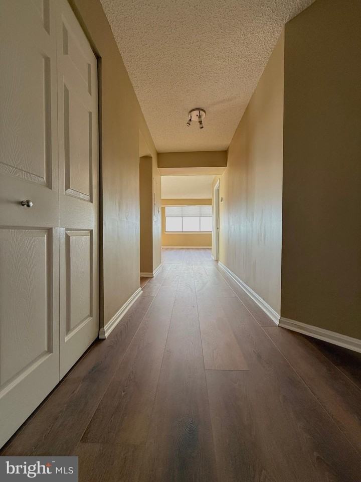 10101 Grosvenor Pl Apt 2005 #2005 - Photo 3 of 35