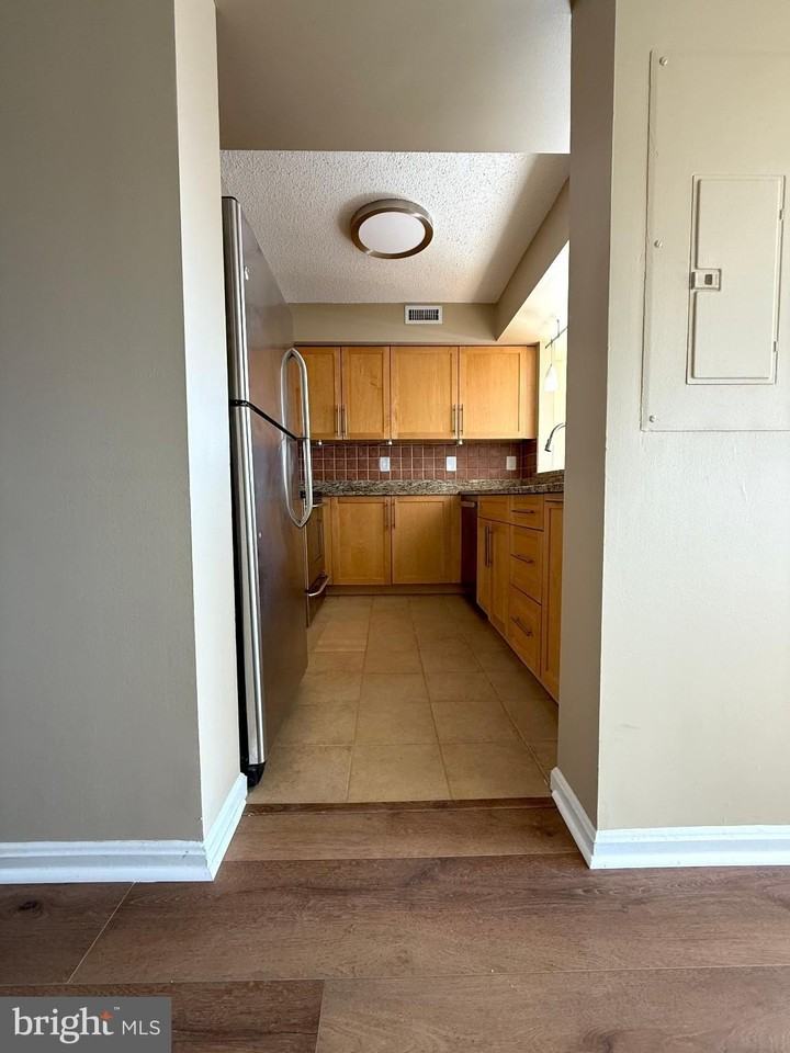 10101 Grosvenor Pl Apt 2005 #2005 - Photo 5 of 35